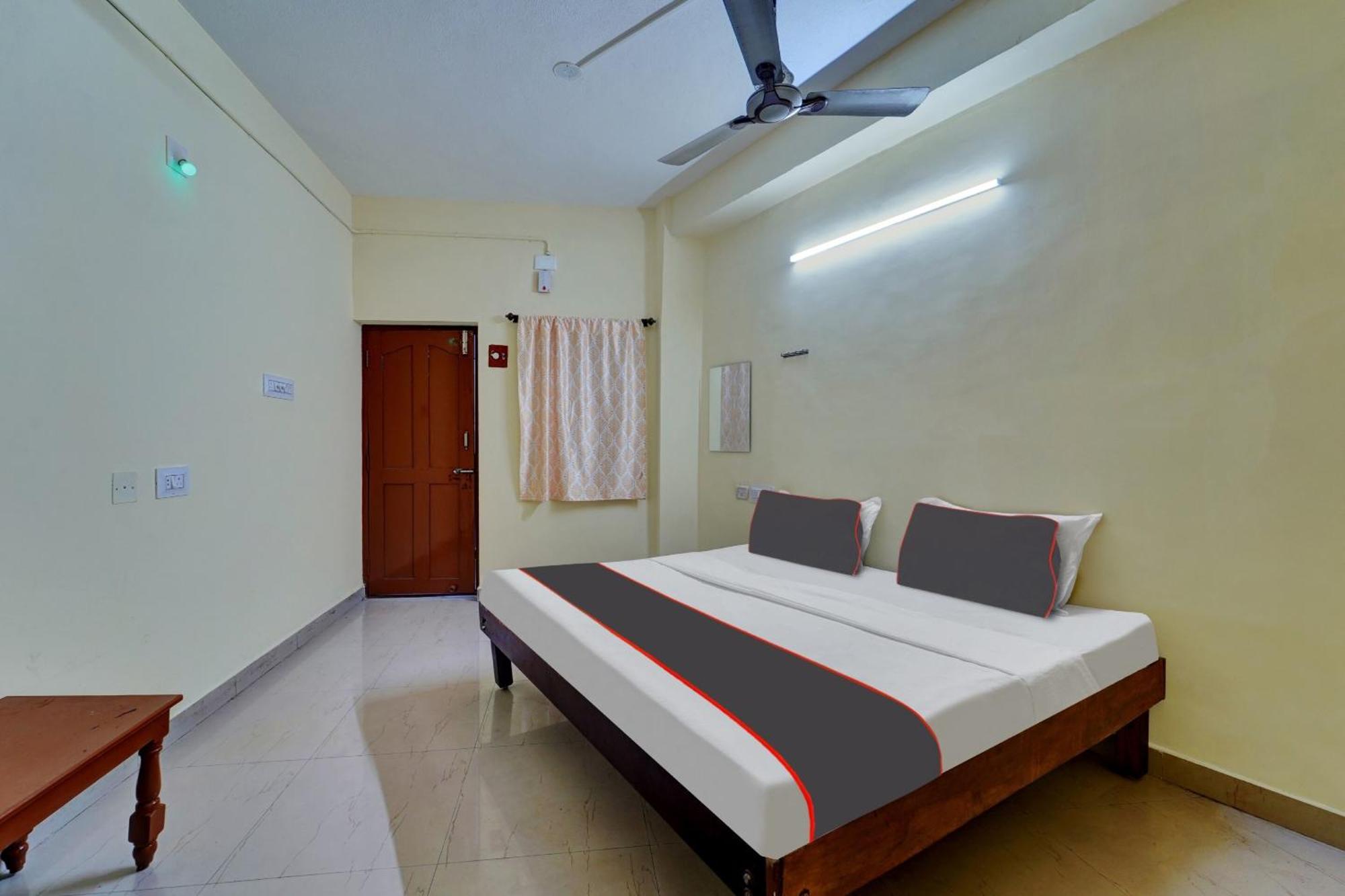 Oyo 81385 Jagadha Residency Hotel